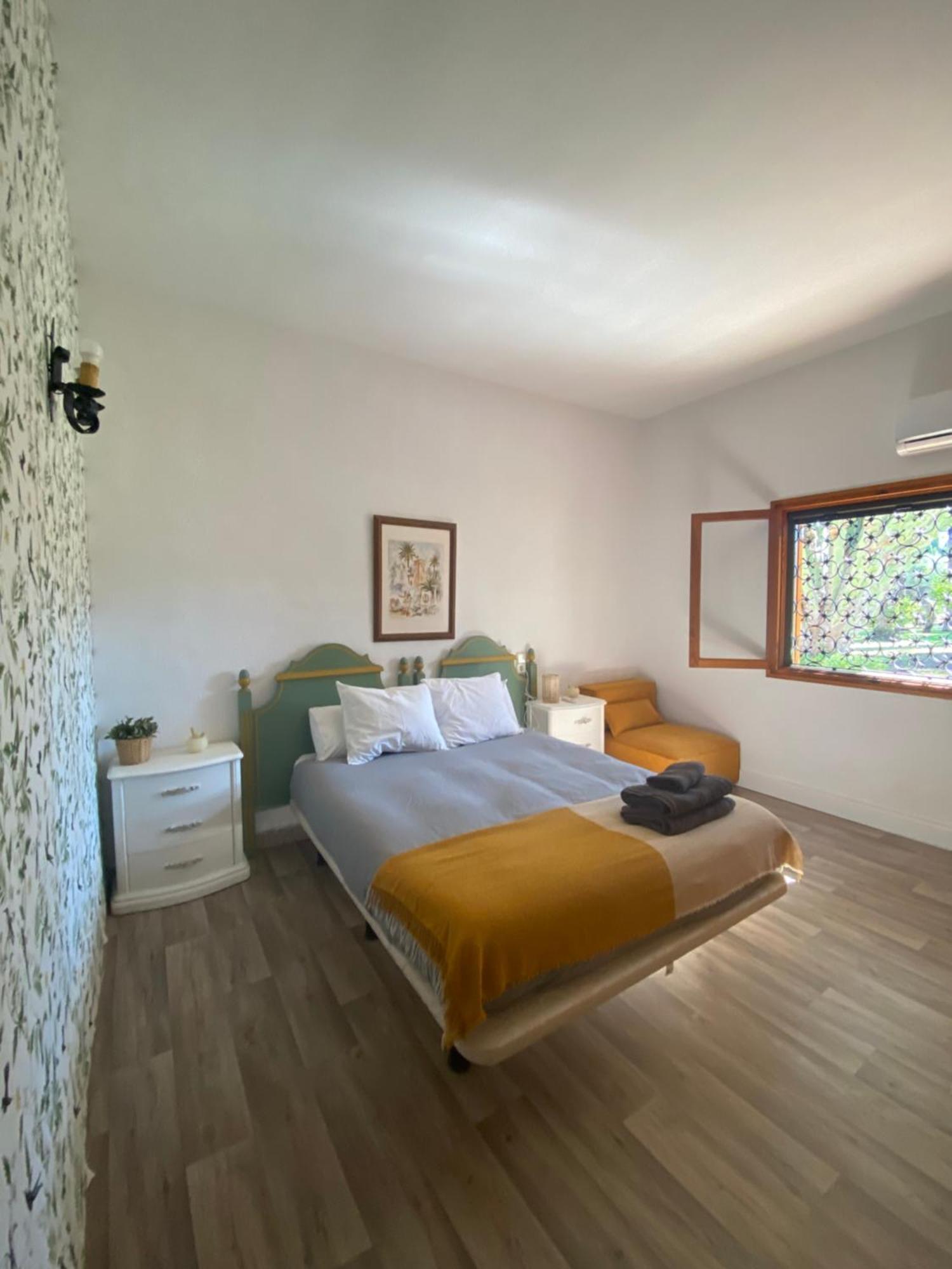 エルチェ Pink Lemon House Bed & Breakfast エクステリア 写真