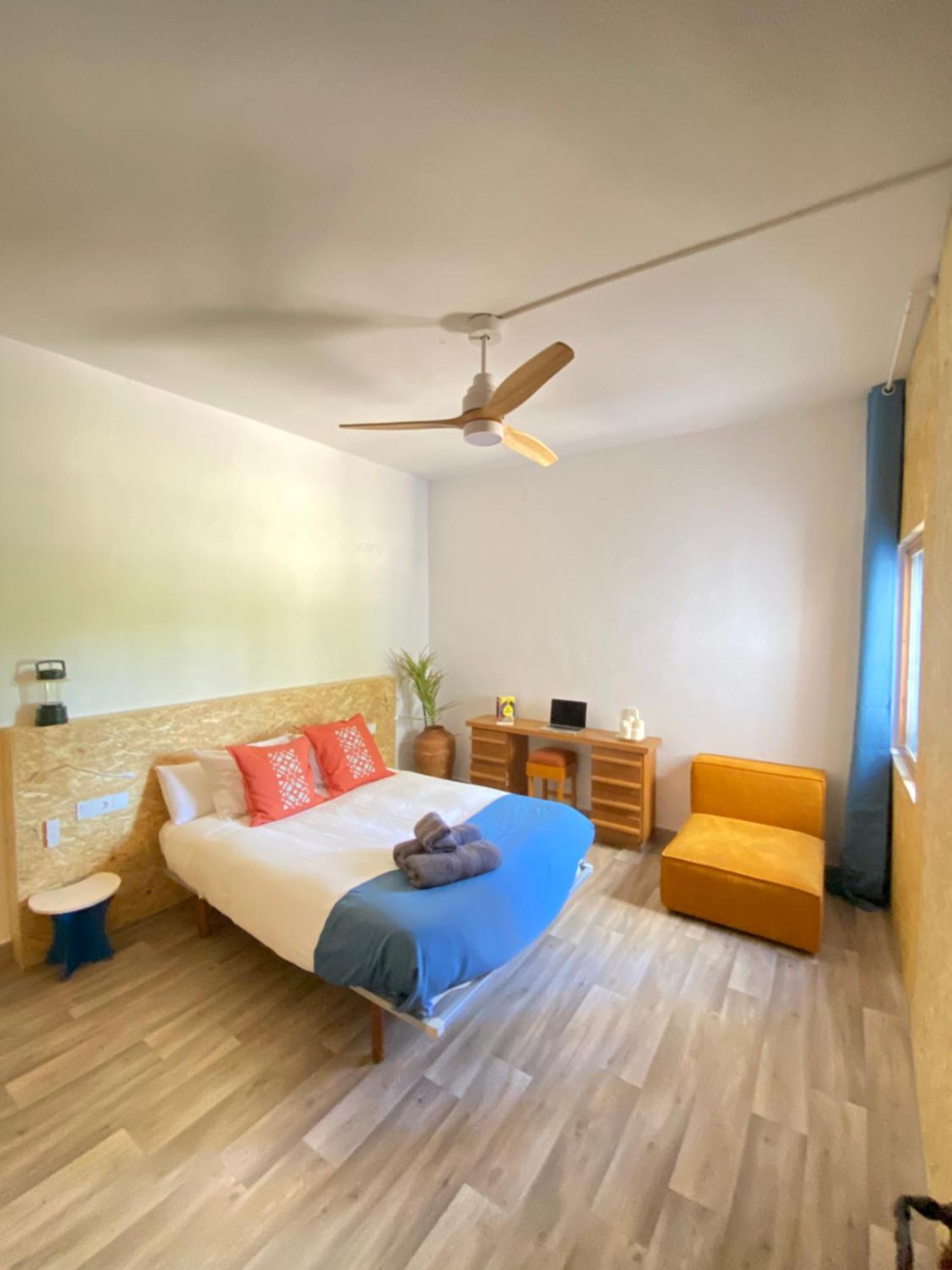 エルチェ Pink Lemon House Bed & Breakfast エクステリア 写真