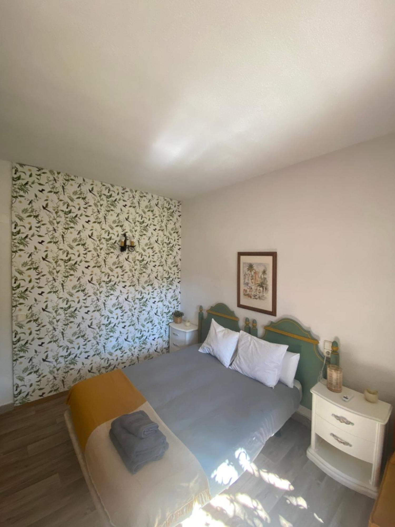 エルチェ Pink Lemon House Bed & Breakfast エクステリア 写真