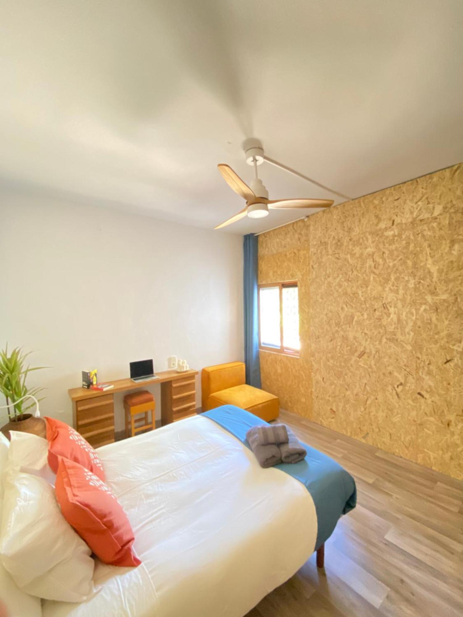 エルチェ Pink Lemon House Bed & Breakfast エクステリア 写真