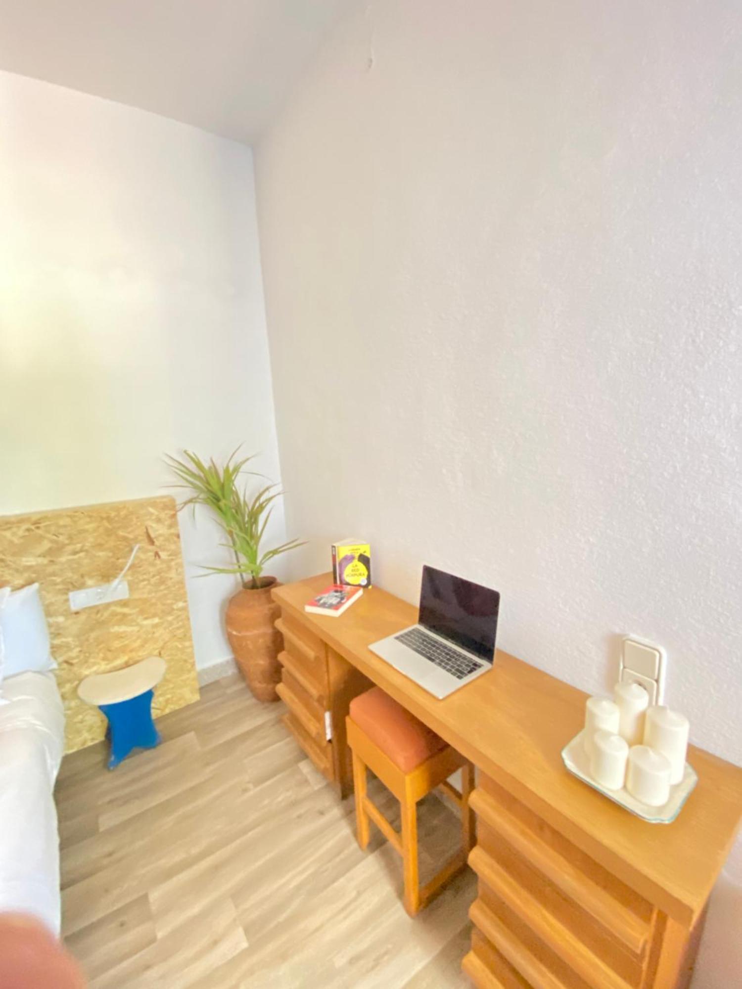 エルチェ Pink Lemon House Bed & Breakfast エクステリア 写真
