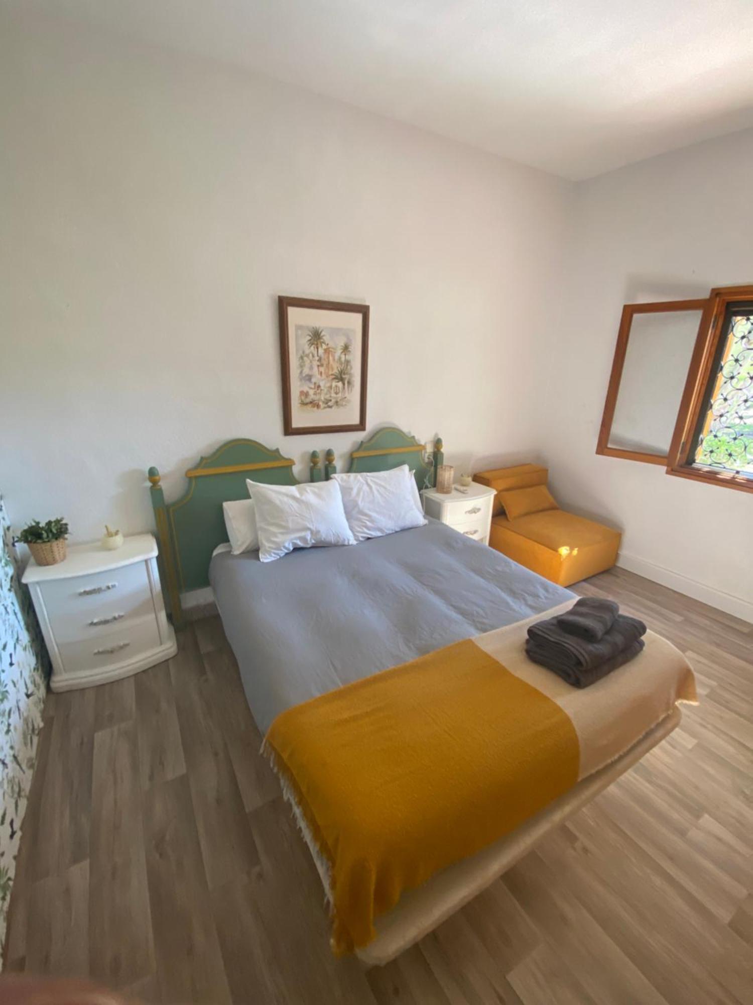 エルチェ Pink Lemon House Bed & Breakfast エクステリア 写真