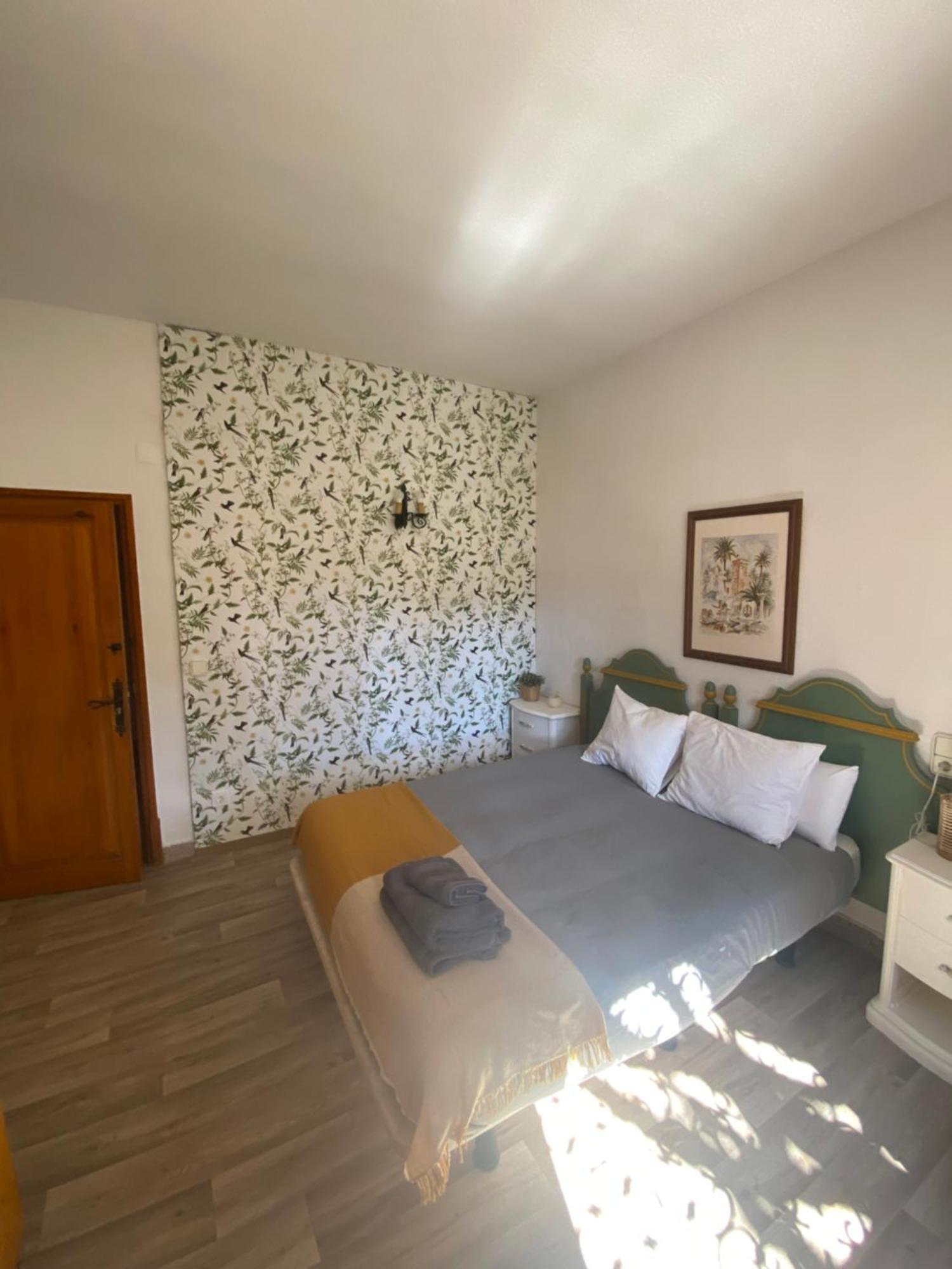 エルチェ Pink Lemon House Bed & Breakfast エクステリア 写真