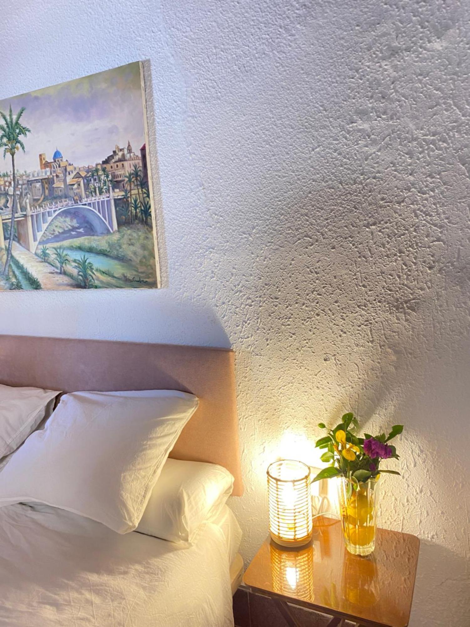 エルチェ Pink Lemon House Bed & Breakfast エクステリア 写真