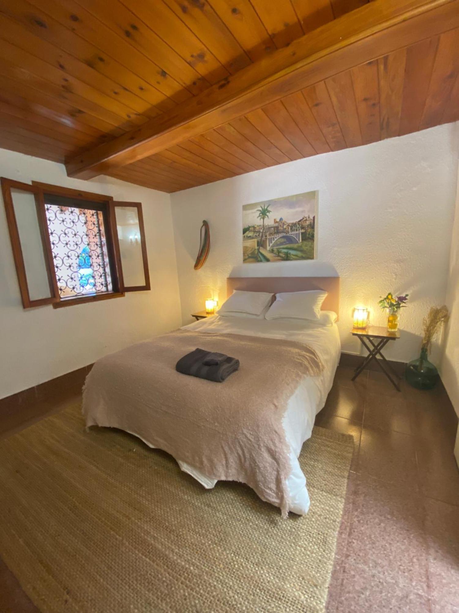 エルチェ Pink Lemon House Bed & Breakfast エクステリア 写真